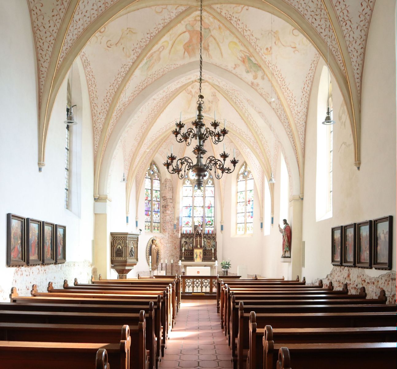 Petruskirche mit Markierung der weiteren Erscheinungen im Chorraum links