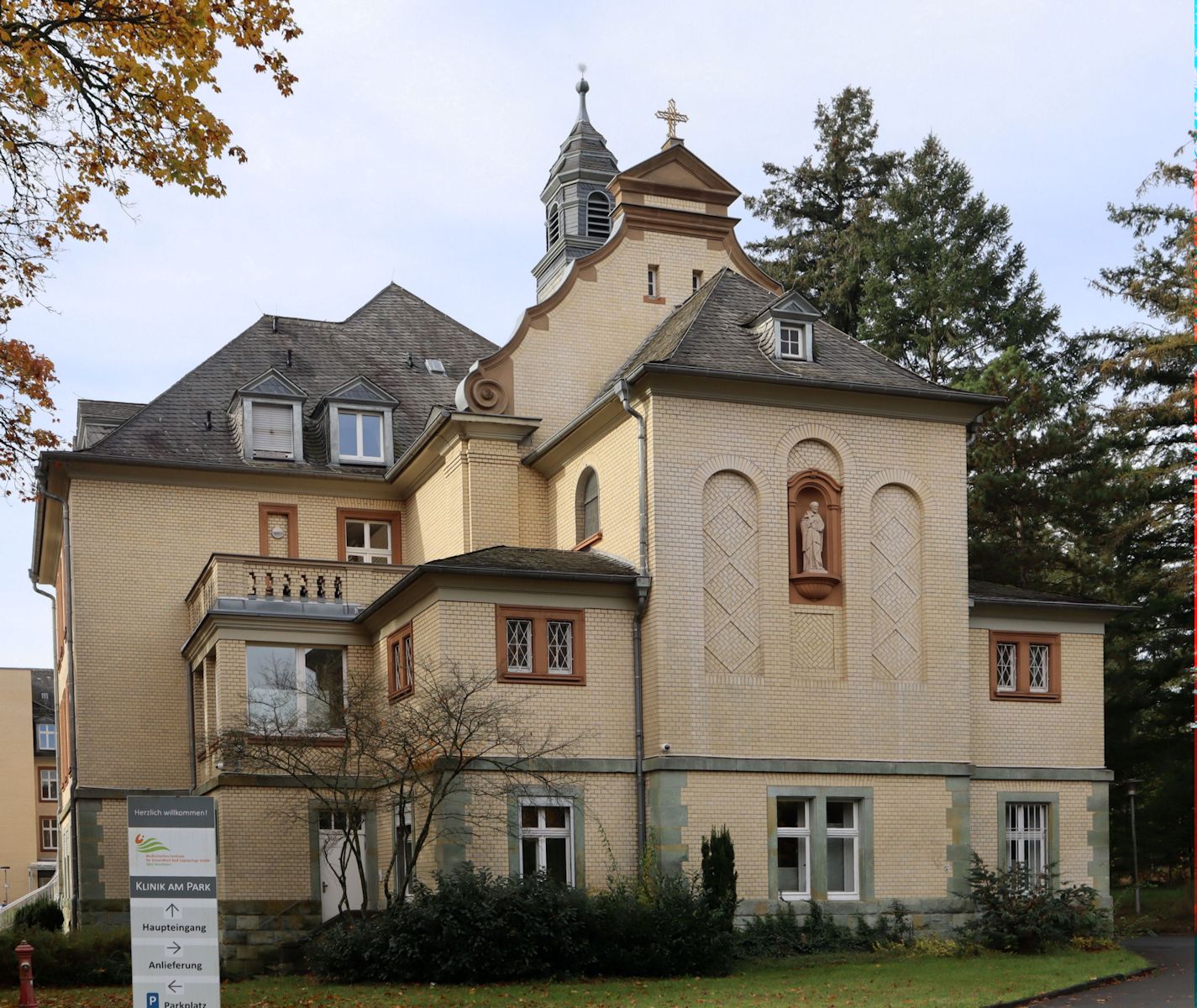 ehemaliges Heilig-Geist-Spital, heute „Klinik am Park” für Entwöhnungsbehandlung in Bad Lippspringe