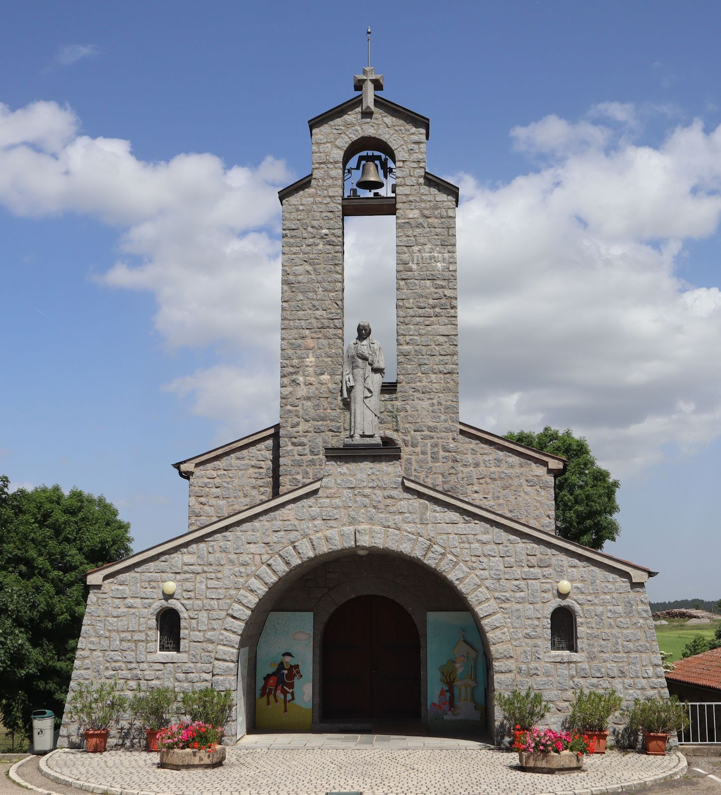 Marcellin geweihte Kirche neben seinem Geburtshaus in Marlhes