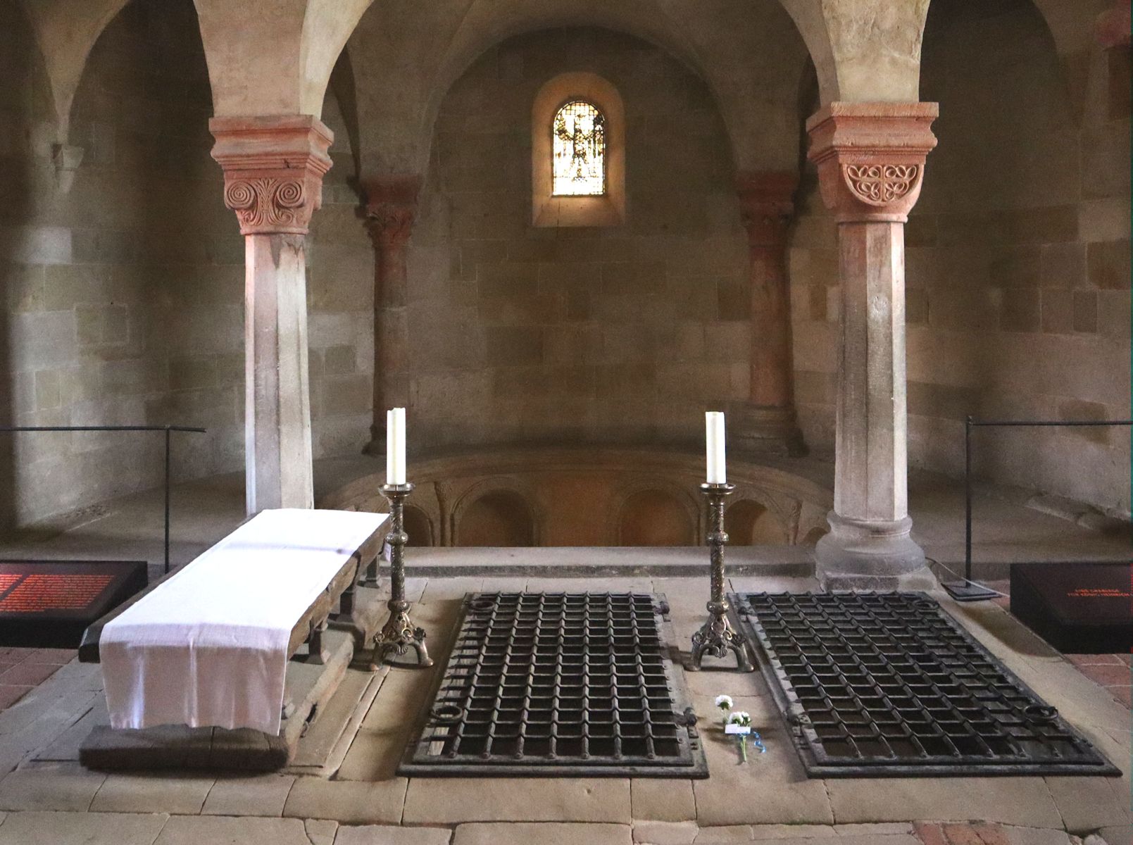 Grablege von Heinrich und Mathilda im Dom in Quedlinburg