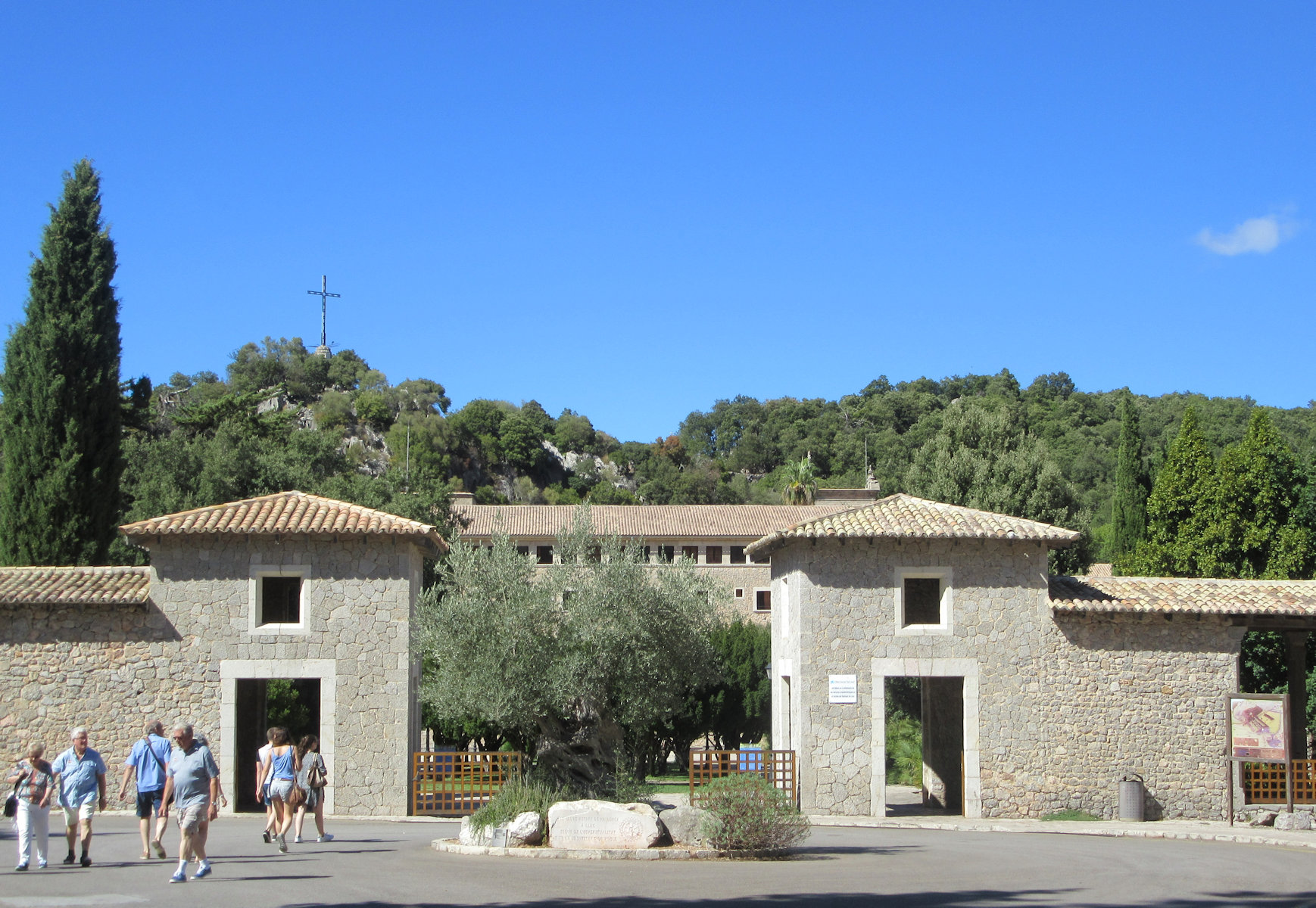 Eingang zum Kloster Lluc auf Mallorca