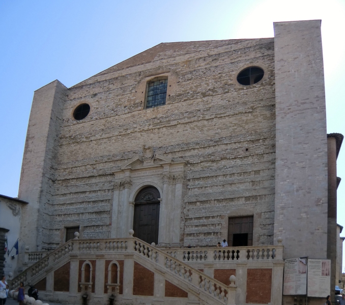 die mächtige Dominikanerkirche in Perugia