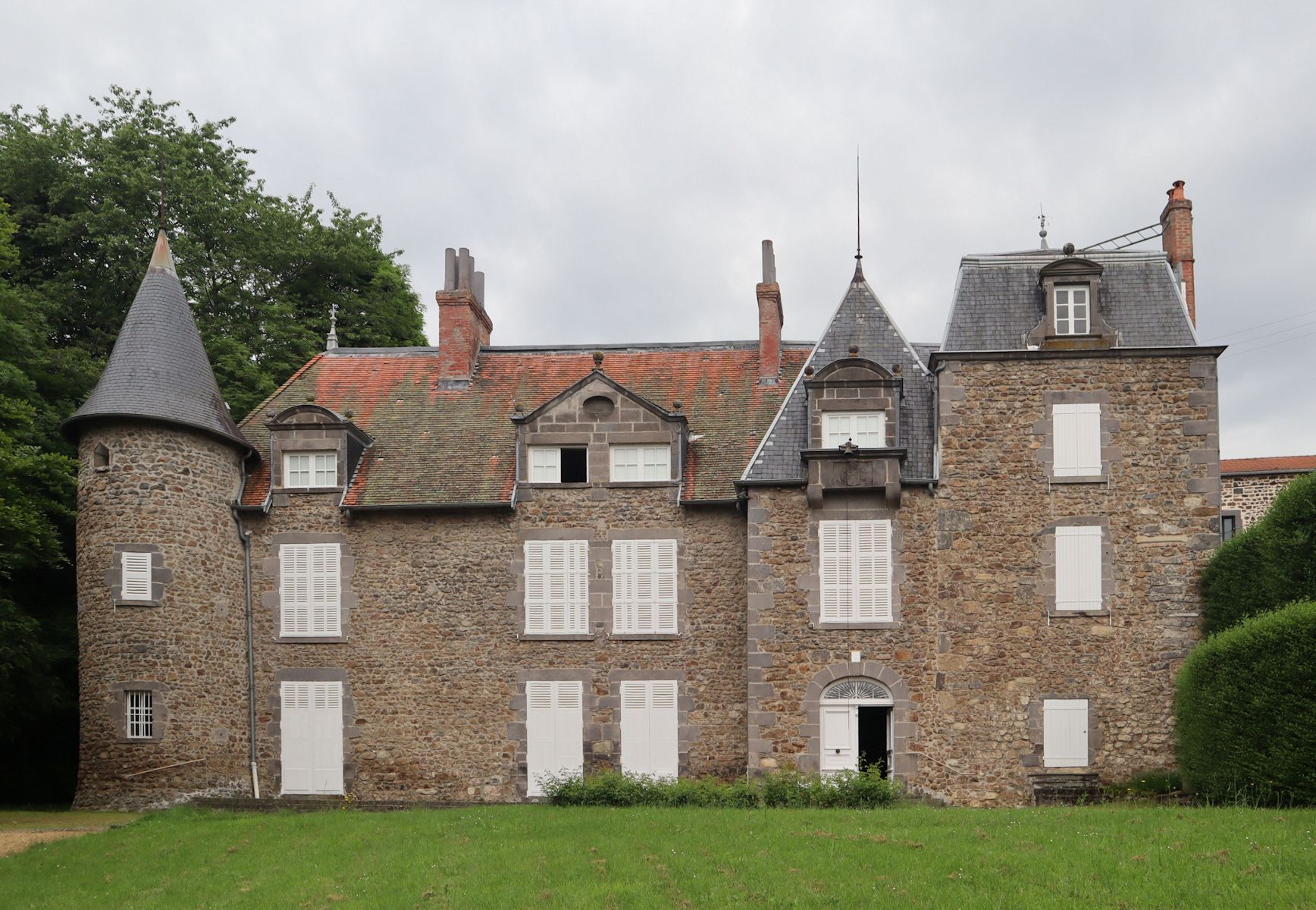 Pierres Geburtshaus, das Schloss in Sarcenat