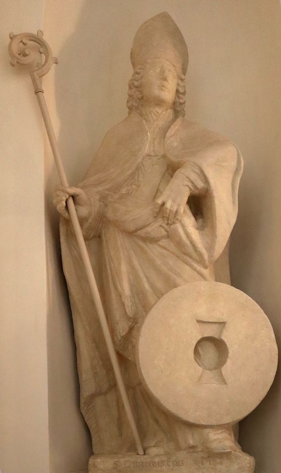 Statue in der Krypta des Domes in Fulda
