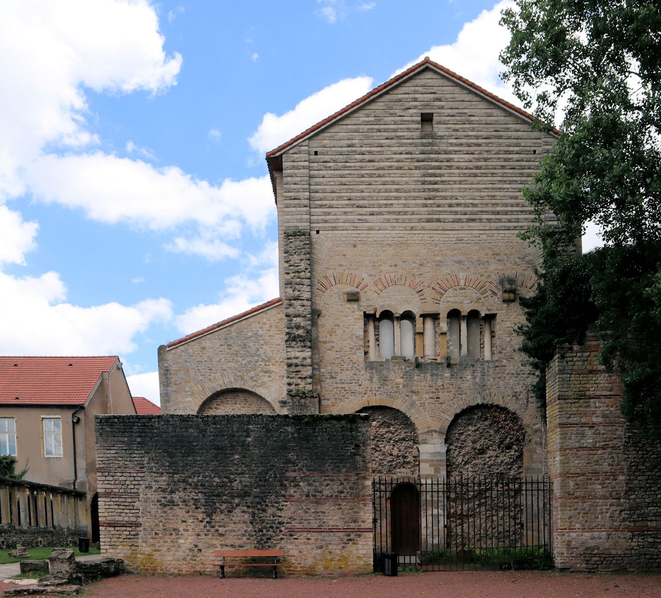 Kirche St-Pierre-aux-Nonnains in Metz, die älteste Kirche Frankreichs und eine der ältesten erhaltenen Kirchen der Welt