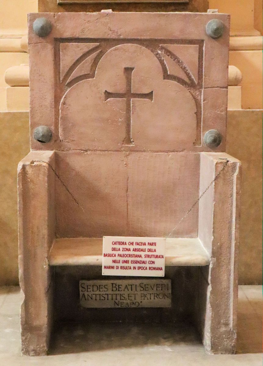Severus' (angeblicher) Bischofsstuhl, in der Kirche San Giorgio Maggiore in Neapel