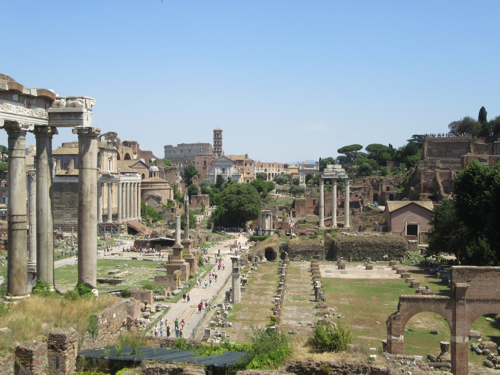 Blick auf die Ruinen des Forum Romanum in Rom