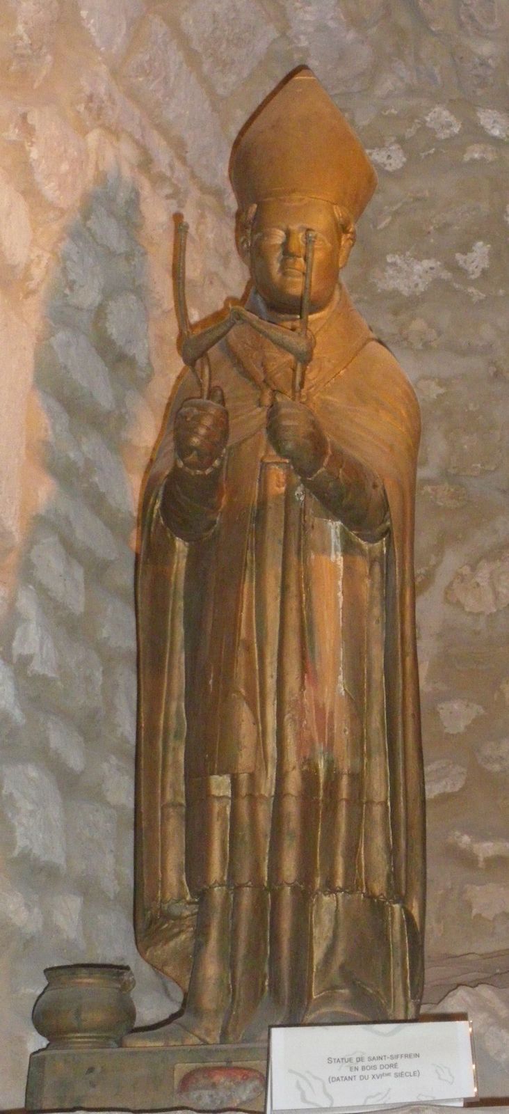 Statue in der Kirche in Venasque