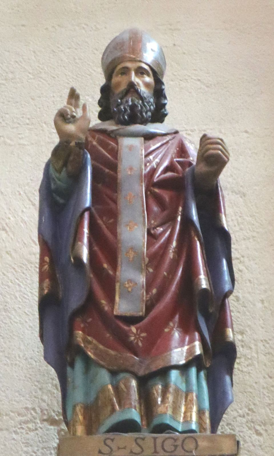 Statue in der Kirche Notre-Dame-du-Port in Clermont-Ferrand