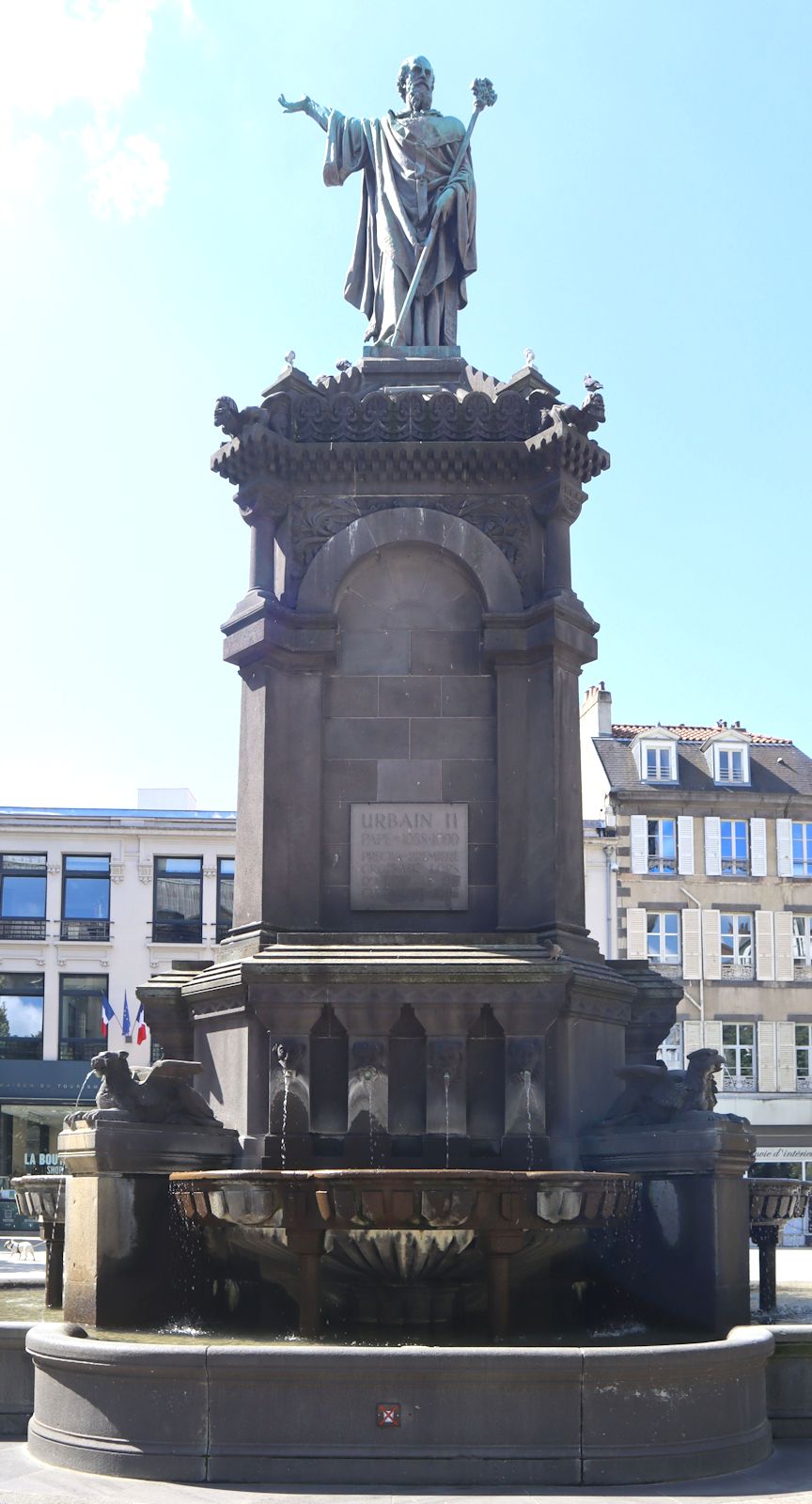 Henri Gourgouillon: Denkmal, 1898, auf dem Place de la Victoire vor der Kathedrale in Clermont-Ferrand