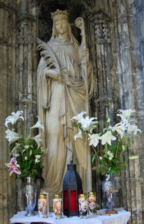 Statue in der Hauptkammer von Winifreds Quelle