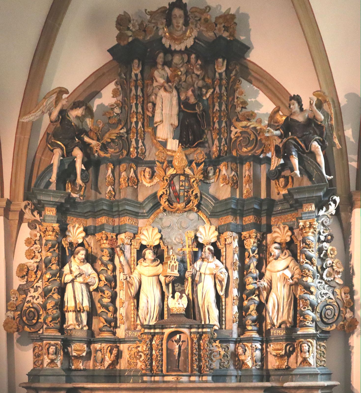 Altar mit Statuen von Malachias von Armagh, Bernhard von Clairvaux, Robert von Molesme und Stephan Harding  (von links), um 1430, in der ehemaligen Abtei Marienfeld der Zisterzienser in Harsewinkel bei Gütersloh